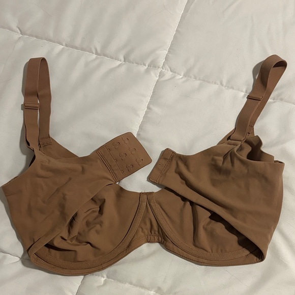 SKIMS Tan Bra - Picture 3 of 3